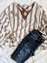 Load image into Gallery viewer, KanCan Fall Weathered Jeans